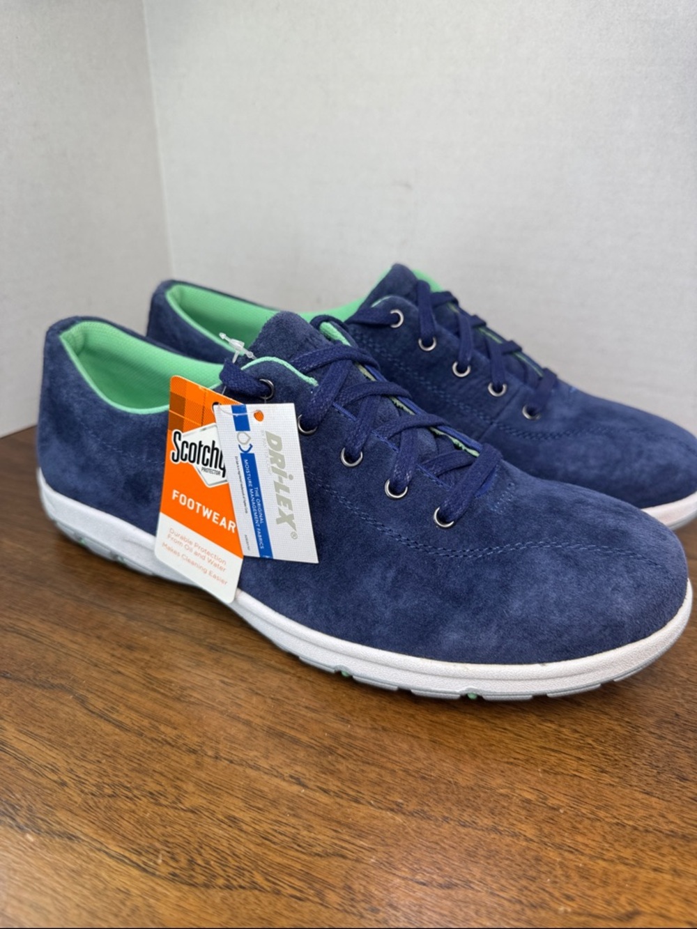 NWT Duluth Trading Company Suede Comfort Lace-Up Shoes Sneakers in Royal Blue, 9